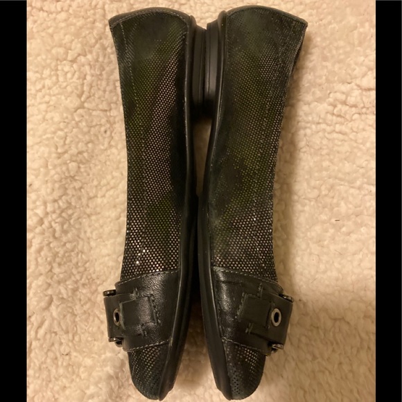 - Sofft silver black buckle flats - Picture 4 of 5